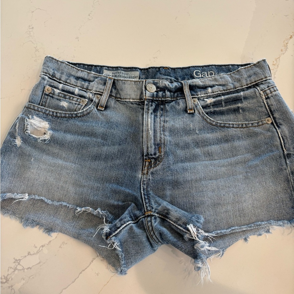 GAP Women's Frayed Hem Jean Shorts - Light Blue